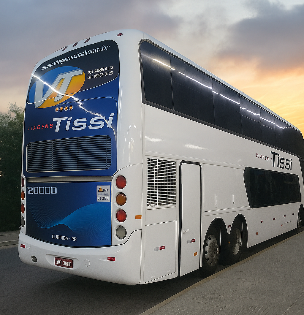 Ônibus leito total moderno e confortável da Viagens Tissi com poltronas reclináveis azuis em noite estrelada